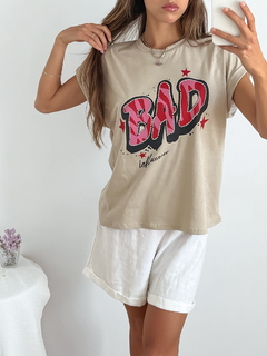 Remera amplia manga rebatible Bad - tienda online