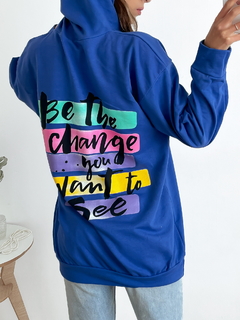 Imagen de Buzo oversize rustico con capucha Be the change