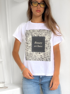 Remera algodón Beauty in Chaos - comprar online