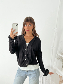 Sweater lanita trenzada con botones y volados en puños Austen - comprar online