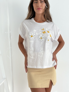 Remera amplia manga rebatible Flores - comprar online