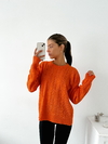 Sweater trenzado y figuras Macallan en internet