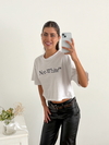 Remera crop amplia bordada Not White gasqnot - tienda online