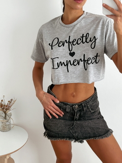 Imagen de Remera de algodón ancha al corte Perfectly Imperfect