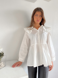 Camisa poplin con lycra con volados y cuello baby Pessoa