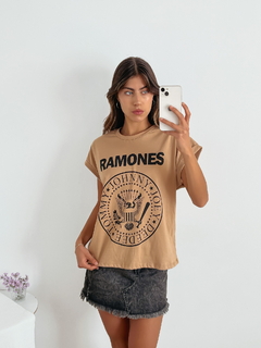 Remera amplia manga rebatible Ramones - BENKA