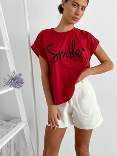 Remera amplia manga rebatible Smile en internet