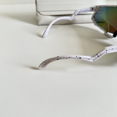 Óculos Esportivo Branco Espelhado na internet