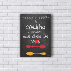 Placa a cozinha é pequena mas cheia de amor