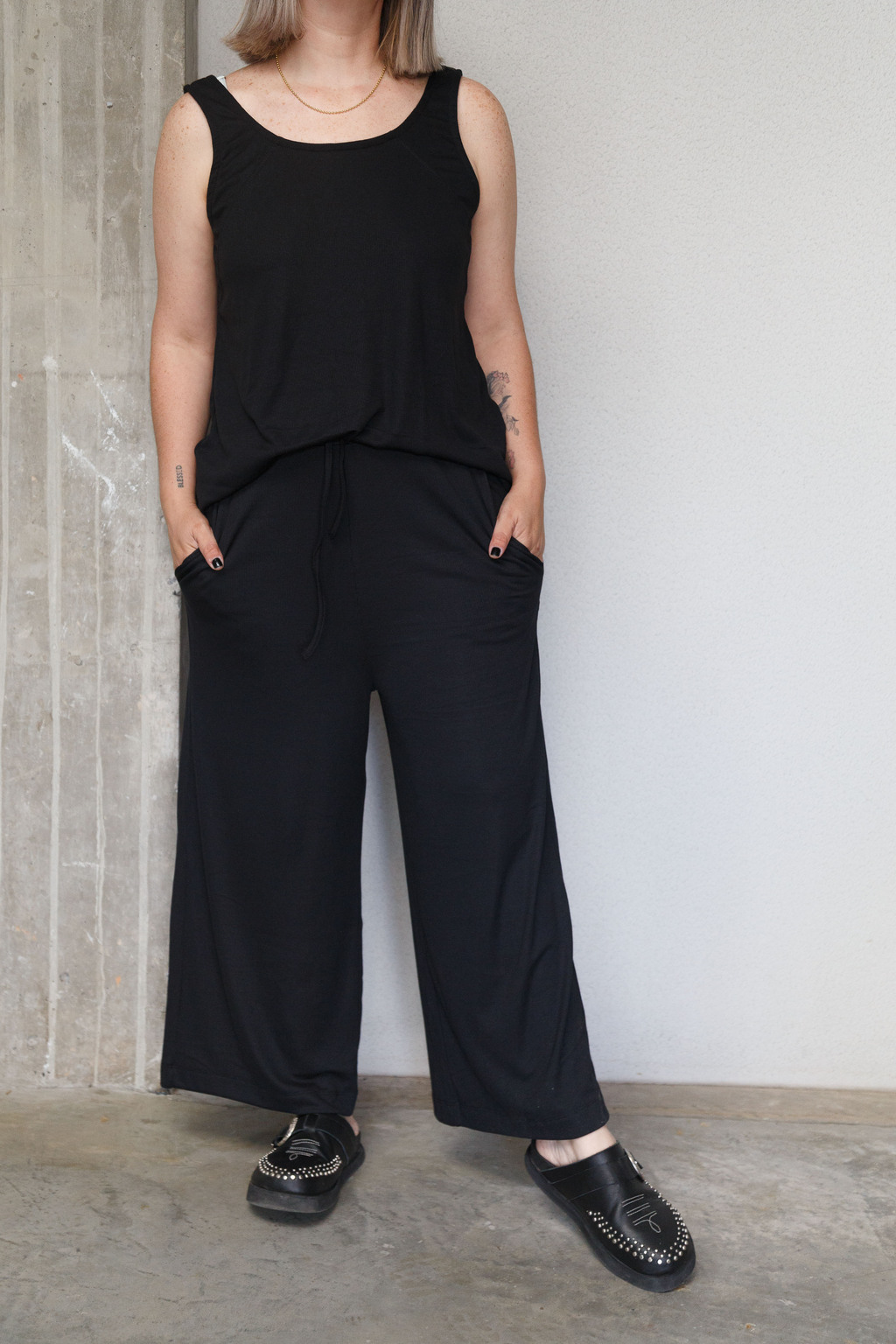 pantalon morley tiro alto al tobillo negro new order