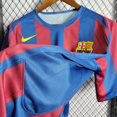 Camisa Barcelona Home (1) 2005/06 Nike Retrô Masculina (PRONTA ENTREGA - RONALDINHO 10) na internet