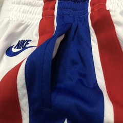 brooklyn-nets-2024-2023-nike-classic-edition-swingman-branca-branco-azul-vermelho-vermelha-conferencia-leste-oeste-masculina-masculino-bermuda-bermudas-shorts-short-basquete-time-nba-uniforme-roupas-roupa-jersey-jerseys-confortavel-nova-lancamento-tempora