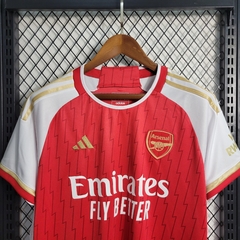 arsenal-gunners-adidas-2023-2024-home-titular-primeiro-primeira-1-casa-branca-branco-vermelho-vermelha-dourada-dourado-patrocinios-patrocinadores-patches-patch-torcedor-torcedores-futebol-masculino-masculina-oficiais-oficial-originais-original-produtos-pr