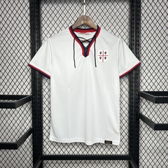 camisa-do-cagliari-eye-sport-2024-2025-24-25-comemorativa-título-1969-1970-branca-comprar-temporada-patrocinios-patrocinadores-camisa-camiseta-uniforme-nova-lançamento-novo-profissional-torcedor-jogador-elastano-tecnologia-maculina-masculino-homem-futebol