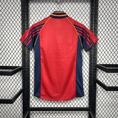 camisa-da-espanha-adidas-retrô-1998-home-1-casa-titular-i-primeiro-azul-vermelha-escuro-patrociníos-patrocinadores-uniforme-antiga-autêntica-contemporânea-rara-valiosa-colecionador-profissional-torcedor-torcedores-elastano-futebol-masculina-masculino-home