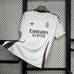 camisa-especial-do-real-madrid-x-louis-vuitton-lv-adidas-2024-2025-24-25-vranca-vinho-dourada-tik-tok-com-patrociníos-patrocinadores-uniforme-nova-lançamento-temporada-profissional-torcedor-torcedores-elastano-futebol-masculina-frete-grátis