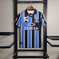 camisa-retro-do-grêmio-penalty-1998-home-1-casa-titular-i-azul-preto-claro-patrocinios-patrocinadores-uniforme-nova-lancamento-novo-profissional-torcedor-torcedores-futebol-masculino-masculina-confortavel-frete-gratis-qualidade-loja-confiavel-barata-