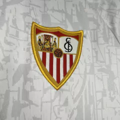 camisa-do-sevilla-castore-2024-2025-24-25-home-1-casa-titular-i-primeiro-branca-comprar-temporada-patrocinios-patrocinadores-camisa-camiseta-uniforme-nova-lançamento-novo-profissional-torcedora-torcedor-jogador-elastano-tecnologia-maculina-masculino-homem