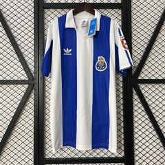 camisa-titular-do-porto-adidas-retrô-1986-1987-home-1-casa-i-principal-branca-azul-com-patrociníos-patrocinadores-uniforme-antiga-rara-colecionadores-reliquía-velha-antiguidade-coleção-profissional-torcedor-torcedores-elastano-futebol-masculina-frete-grát