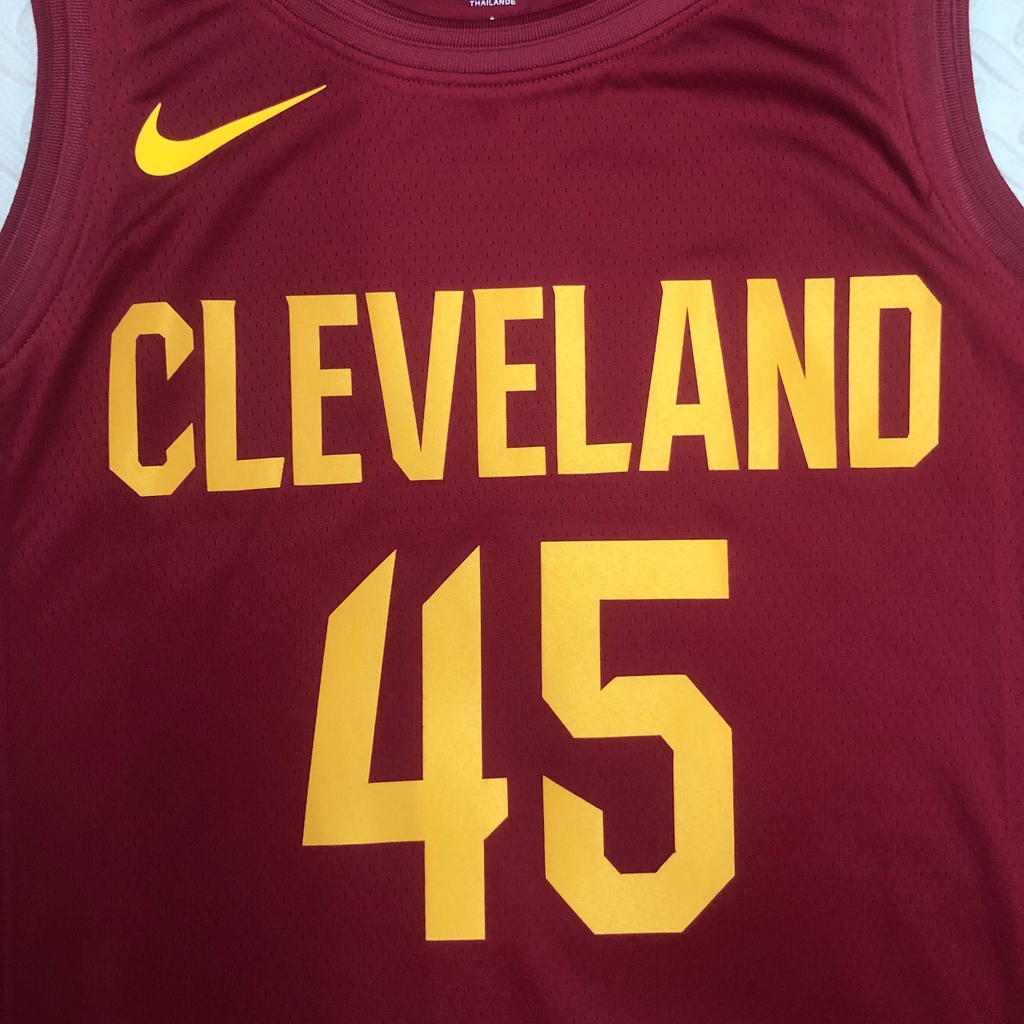 Nike cavaliers top