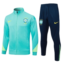 conjunto-de-treino-do-brasil-nike-2024-2025-2024-23-25-25-verde-claro-neymar-vini-jr-rodrygo-pré-jogo-agasalho-jaqueta-casaco-corta-vento-inverno-frio-chuva-calça-calção-fresco-academia-treino-treinar-treinamento-malhar-novo-nova-lançamento-temporada-prof