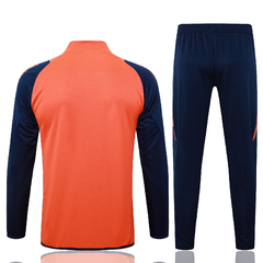 conjunto-agasalho-de-treino-do-manchester-united-adidas-2024-2025-24-25-laranja-azul-pré-jogo-aquecimento-treino-treinamento-jaqueta-casaco-corta-vento-inverno-frio-chuva-calça-calção-fresco-academia-treino-treinar-treinamento-malhar-novo-nova-lançamento-