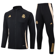 conjunto-agasalho-de-treino-do-real-madrid-adidas-2024-2025-24-25-preto-dourado-vini-jr-belligham-rodrygo-zíper-pré-jogo-aquecimento-treino-treinamento-zíper-completo-jaqueta-casaco-corta-vento-inverno-frio-chuva-calça-calção-fresco-academia-treinar-compr