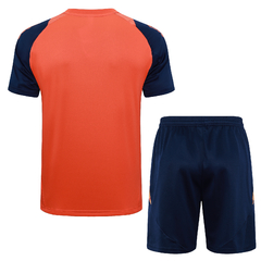 conjunto-de-treino-do-manchester-united-adidas-2023-2024-2025-23-24-25-laranja-azul-camisa-camiseta-regata-quente-short-bermuda-calção-fresco-academia-treino-treinar-treinamento-malhar-novo-nova-lançamento-temporada-profissional-original-oficial-frete-grá