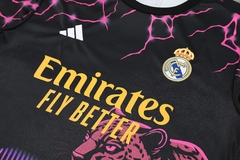 conjunto-de-treino-do-real-madrid-adidas-2024-2025-24-25-preto-rosa-onça-pintada-vini-jr-rodrygo-camisa-camiseta-regata-quente-short-bermuda-calção-fresco-academia-treino-treinar-treinamento-malhar-novo-nova-lançamento-temporada-profissional-original-ofic