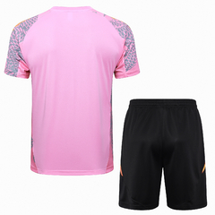 conjunto-de-treino-do-real-madrid-adidas-2024-2025-24-25-rosa-cinza-dragão-pré-jogo-vini-jr-rodrygo-camisa-camiseta-regata-quente-short-bermuda-calção-fresco-academia-treino-treinar-treinamento-malhar-novo-nova-lançamento-temporada-profissional-original-o