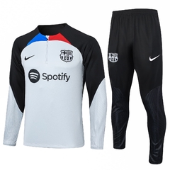 conjunto-de-treino-do-barcelona-nike-2023-2024-23-24-branco-com-preto-azul-vermelho-casaco-agasalho-blusão-frio-inverno-de-ziper-calça-calção-academia-treino-treinar-treinamento-malhar-novo-nova-lançamento-temporada-profissional-original-oficial-loja-conf