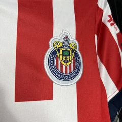 conjunto-infantil-do-chivas-guadalajara-puma-2024-2025-24-25-home-1-casa-titular-i-primeiro-vermelho-branco-patrocinios-patrocinadores-uniforme-nova-lancamento-novo-infantil-infanto-kids-criança-kit-menino-profissional-jogador-jogadores-masculina-futebol-