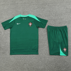 conjunto-de-treino-da-portugal-nike-2024-2025-2024-23-25-25-verde-escuro-preto-pré-jogo-regata-camisa-camiseta-calça-short-shors-fresco-academia-treino-treinar-treinamento-malhar-novo-nova-lançamento-temporada-profissional-original-oficial-