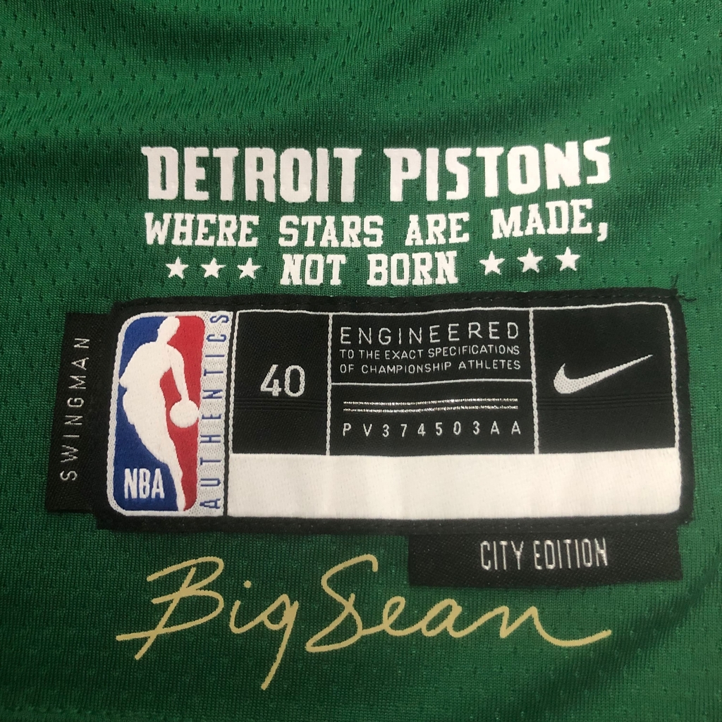 Nike pistons top