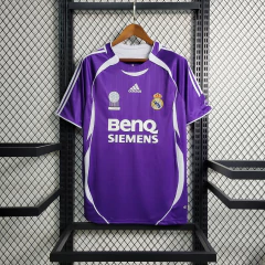 real-madrid-adidas-2006-2007-third-terceira-3-iii-roxa-roxo-patrocinios-patrocinadores-patches-patch-camisa-camiseta-nova-lancamento-novo-profissional-original-oficial-compressao-justa-jogador-jogadores-futebol-masculino-masculina-campeonato-uniformes-uni