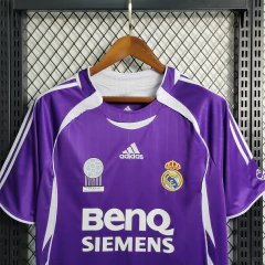 real-madrid-adidas-2006-2007-third-terceira-3-iii-roxa-roxo-patrocinios-patrocinadores-patches-patch-camisa-camiseta-nova-lancamento-novo-profissional-original-oficial-compressao-justa-jogador-jogadores-futebol-masculino-masculina-campeonato-uniformes-uni