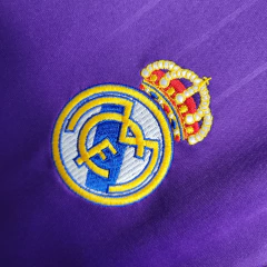 real-madrid-adidas-2006-2007-third-terceira-3-iii-roxa-roxo-patrocinios-patrocinadores-patches-patch-camisa-camiseta-nova-lancamento-novo-profissional-original-oficial-compressao-justa-jogador-jogadores-futebol-masculino-masculina-campeonato-uniformes-uni