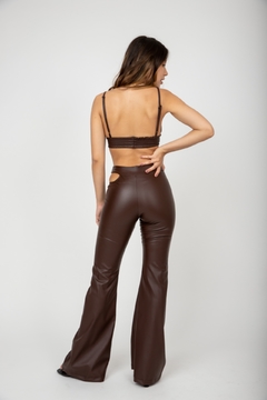 Calça Cloe Couro Eco - Marrom - comprar online