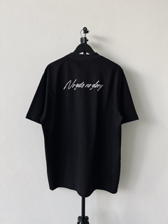 Camiseta Oversized No Guts No Glory Script na internet