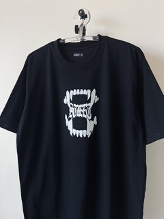 Camiseta Oversized Teeth Preta - Halloween Drop - comprar online