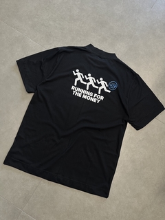 Imagem do Camiseta Oversized Running For The Money - Preta