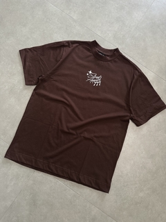 Camiseta Oversized “777 Right Way” - Marrom na internet