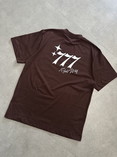 Camiseta Oversized “777 Right Way” - Marrom - Street Apparel