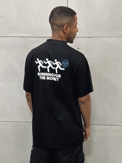 Camiseta Oversized Running For The Money - Preta - comprar online