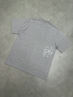 Camiseta Oversized Grafitti - Cinza - comprar online