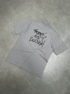 Camiseta Oversized Talent Ain't Enough - Cinza - comprar online