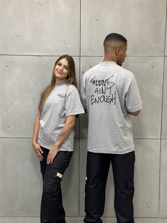 Camiseta Oversized Talent Ain't Enough - Cinza - loja online