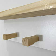 PRATELEIRA COM CABIDEIRO EM MDF BRANCO E MADEIRA PINUS - comprar online