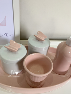 KIT HIGIENE BORBOLETA BRANCO E ROSA SUAVE ELEGANCE - Mimos di Luxo