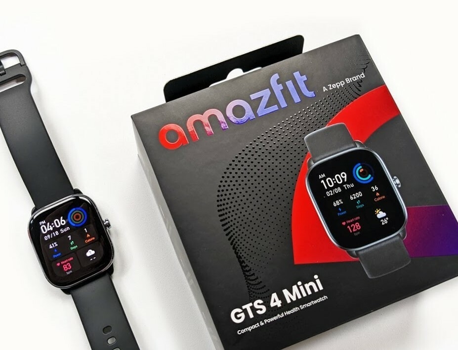 Reloj Smartwatch Amazfit GTS 4 Mini celeste.